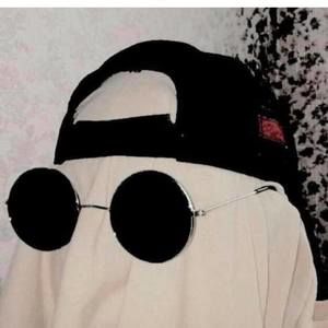 Meet your Posher, Leo